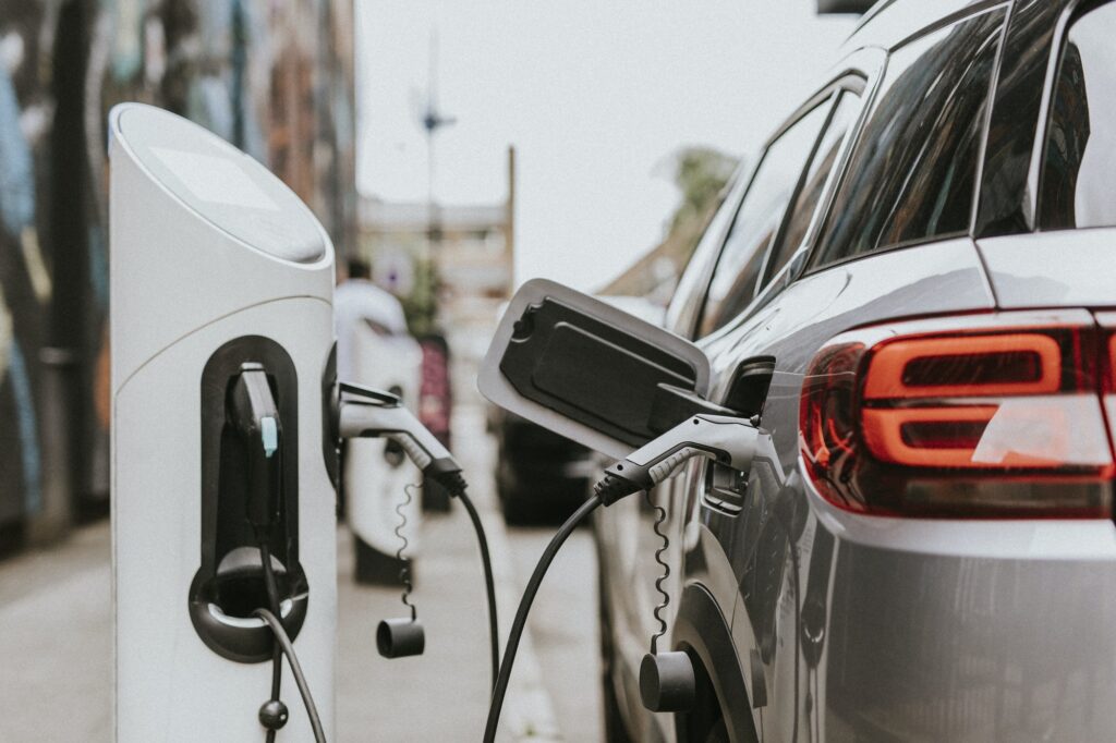 Verbrennungsmotoren sind tot – Elektroautos dominieren jetzt!
